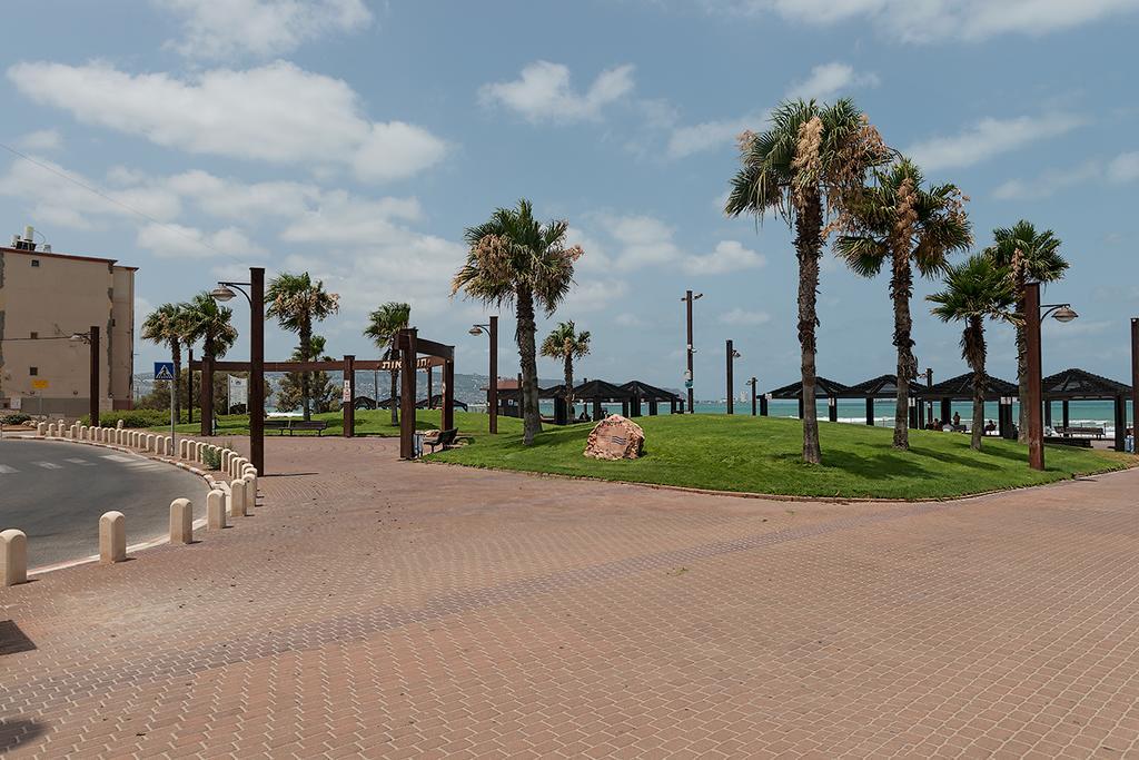 Dream On The Beach Haifa Exterior photo